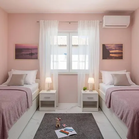 Karla Holiday home Nin